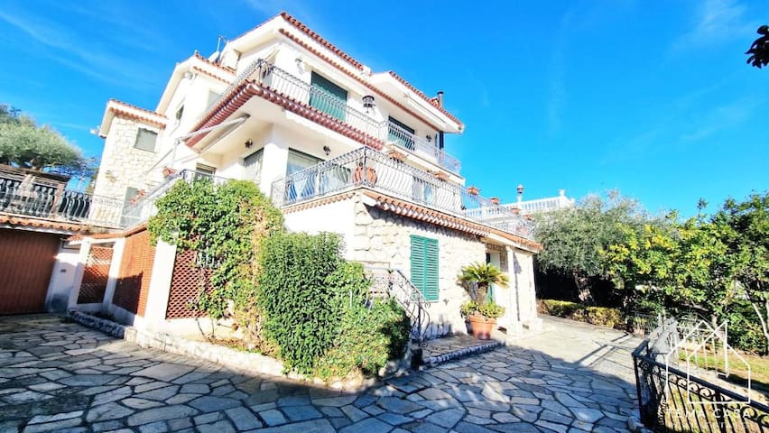 WH-WelcomeHoliday Sanremo Case Vacanze managed Airbnb listing 1