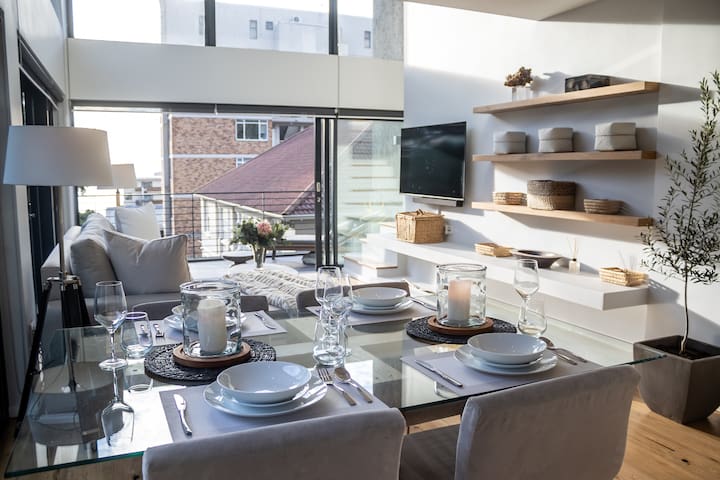 Apartment in Sea Point (With Inverter) gallery image 2