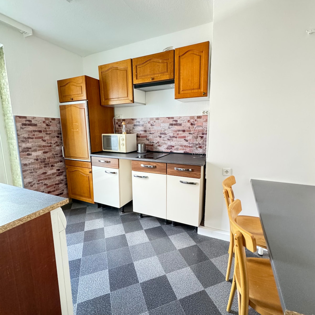 Propiedad de Airbnb exitosa: Large central apartment en Hochfeld