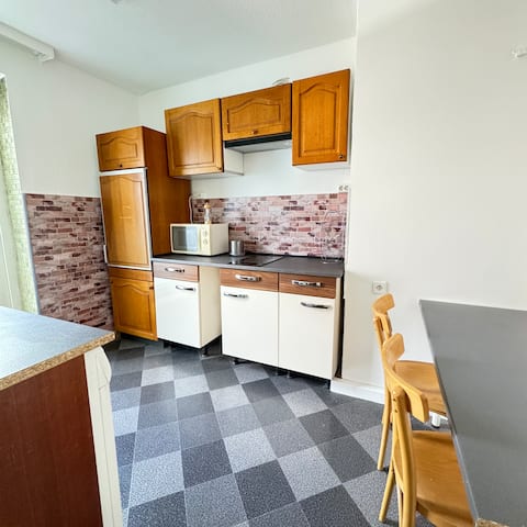 Erfolgreiche Airbnb-Immobilie: Large central apartment in Hochfeld