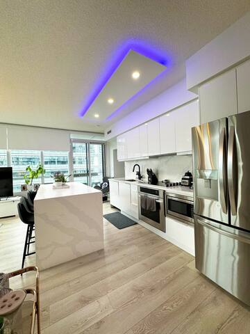 Luxury Corner Unit | Prime Location | Free Parking gallery image 5