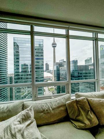 Luxury Corner Unit | Prime Location | Free Parking gallery image 2