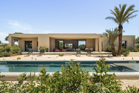 Super new Architect’s house with pool and sea view