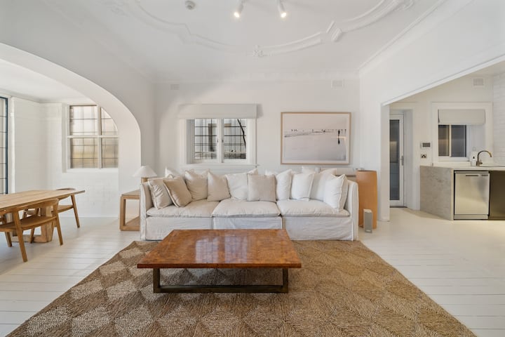 Executive 2br Apt W/ Balcony Near Yarranabbe Park - Mosman