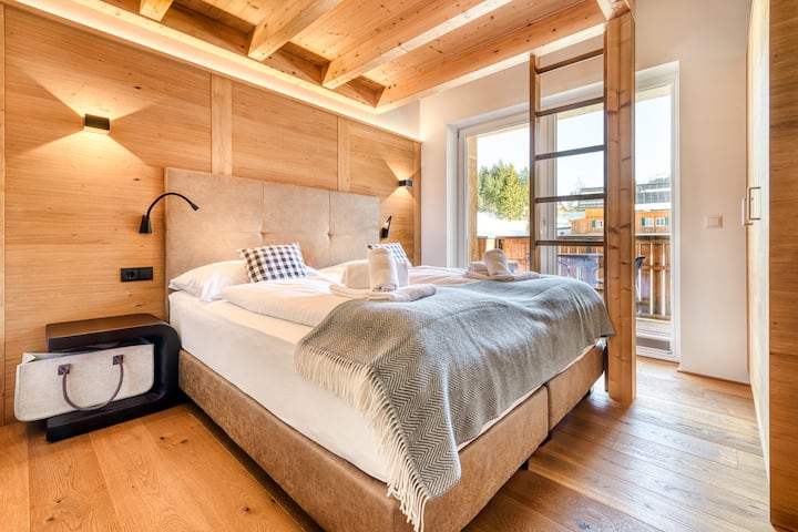 Ორადგილიანი საძინებელი კიდევ ერთი ორადგილიანი საწოლით გალერეაში