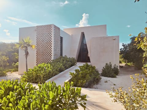 KatNap Sisal : Solar-powered Beachfront Retreat