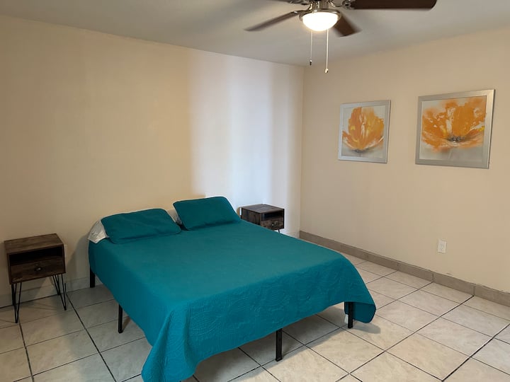 Middle Floor - Planta Media - Queen bed /Memory foam.