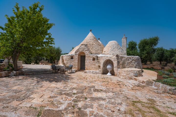 Trulli Capatosta, with private pool! gallery image 4