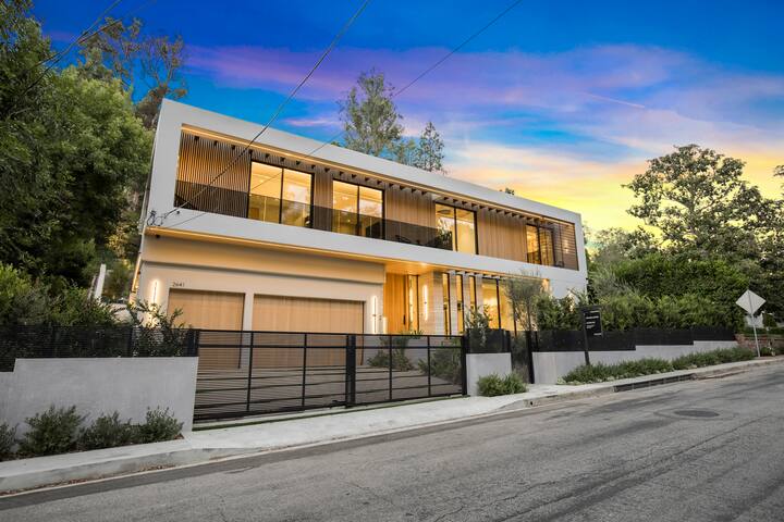 Exquisite Private Oasis in Beverly Hills gallery image 5