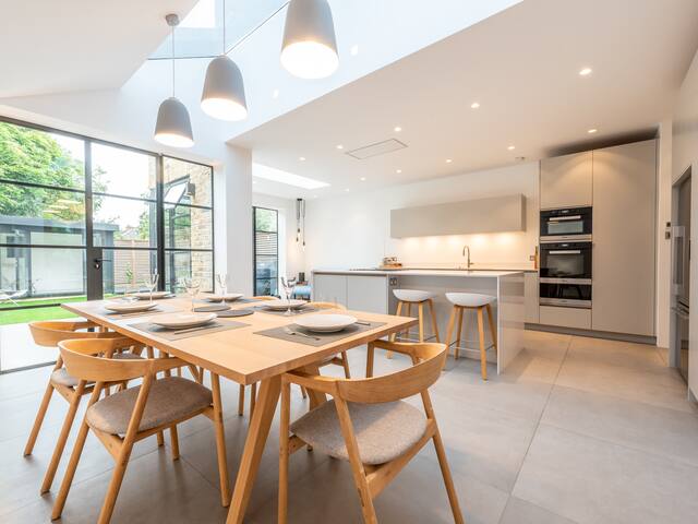 Beautiful Retreat St Margarets London Free Parking gallery image 4