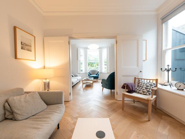 Beautiful Retreat St Margarets London Free Parking gallery image 5