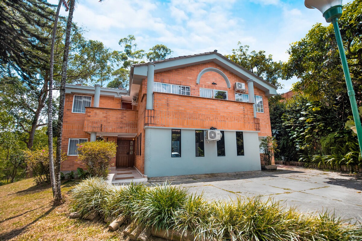 Nature Villa — 6 bedroom vacation rental in Envigado