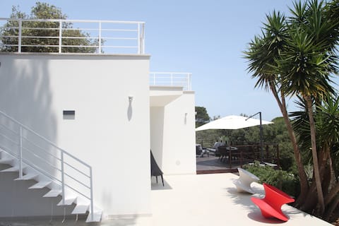 Modern villa 50 meters from the sea (3 bedrooms)