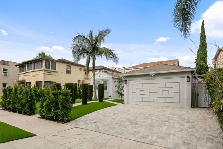 Modern LA 9 Bedroom Family or Big Group Getaway gallery image 5