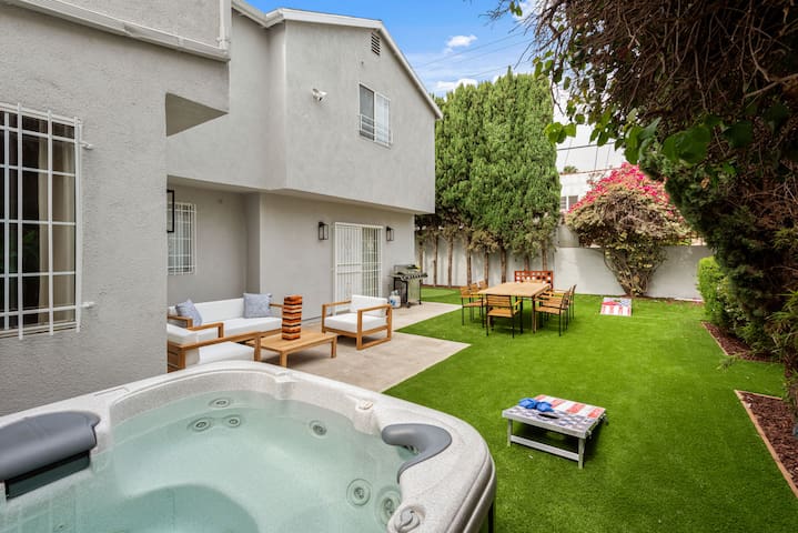Modern LA 9 Bedroom Family or Big Group Getaway