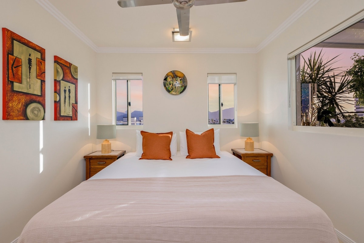 El tercer dormitorio ofrece una cama tamaño king, pero se puede dividir para crear dos individuales previa solicitud. 