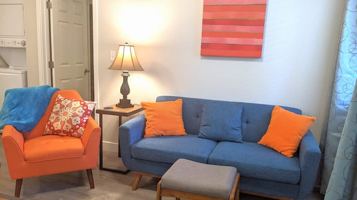 Petite Retreat-1 Bdrm- Has It All! - Sacramento, CA