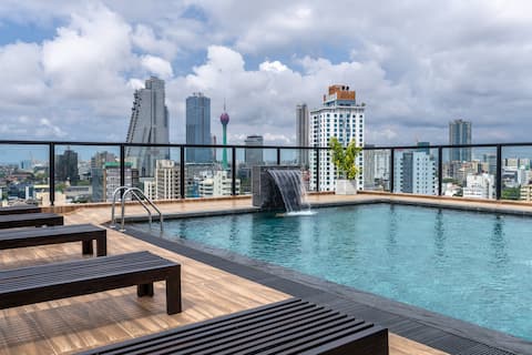 Lux 4BR | Rooftop Jacuzzi Pool | Prime Colombo 3