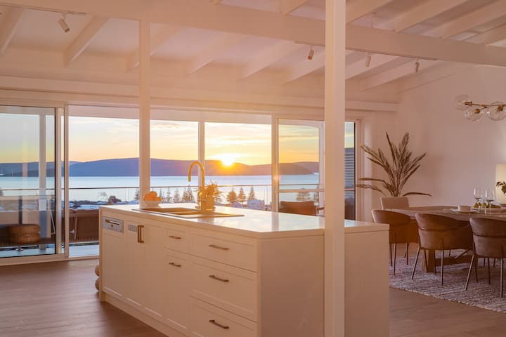 The View, Albany Holiday House