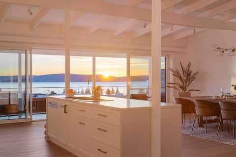 The View, Albany Holiday House