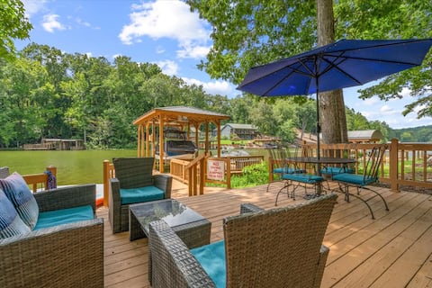 Badin Lake Retreat~with Dock in New London NC