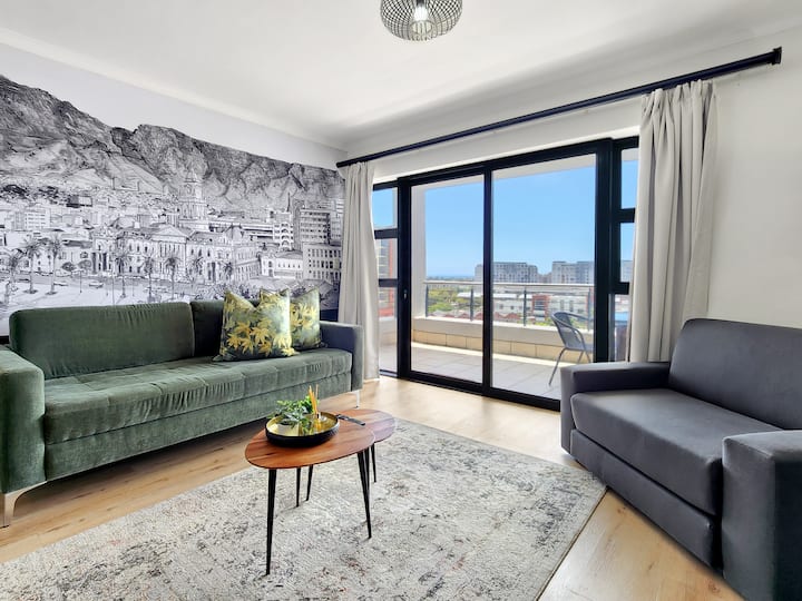 พื้นที่นั่งเล่นแบบเปิดโล่งน่ารัก เมื่อคุณเข้ามาในอพาร์ทเมนท์ของคุณคุณจะพบห้องครัวที่มีอุปกรณ์ครบครันทางขวามือของคุณซึ่งนำไปสู่พื้นที่นั่งเล่นและนำไปสู่ลานขนาดใหญ่ที่มีวิวที่สวยงาม สถานที่พักผ่อนและผ่อนคลายที่น่ารัก