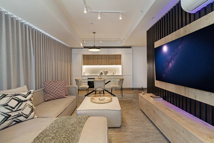 Opulent Designer Apartment | Rooftop Pool & Views gallery image 5