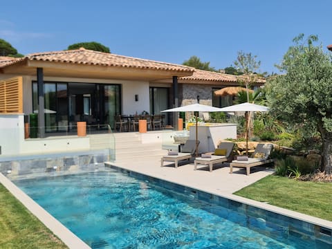 Beachside Villa, A/C, Heated Pool, 150 m from Beach