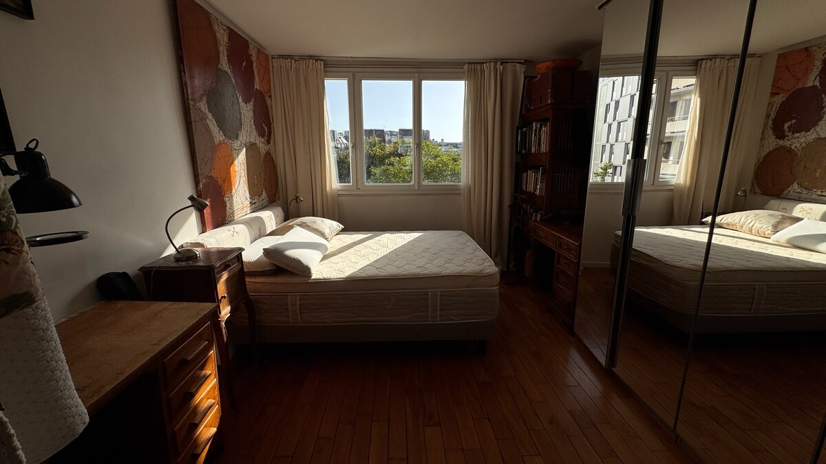 Спална соба 1: 140x190 кревет од латекс и душек од латекс.