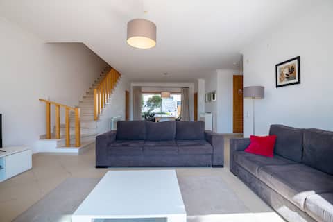 Successful Airbnb property: Praia D'El Rey A1 - Golf & Beach in Amoreira
