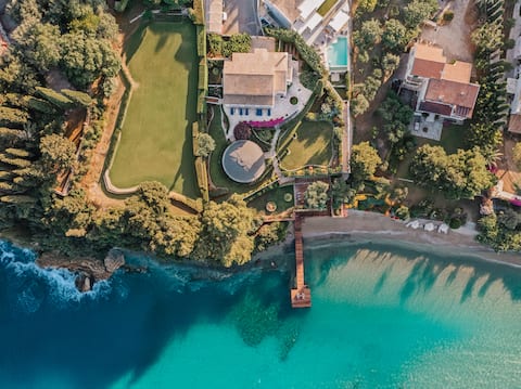 Spectacular seafront position