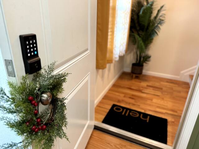 NEW! 3BR Modern and Comfy Newark unit gallery image 3