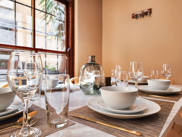 Renovated/City Central/Spacious/Family holiday gallery image 2