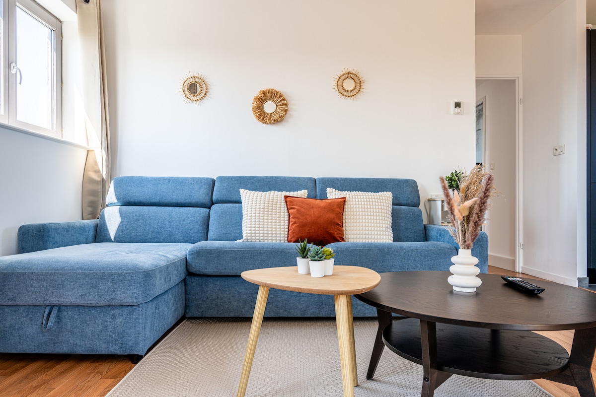 Successful Airbnb property: The Cobalt - Downtown - 3 beds + Parking and Wifi in Roubaix