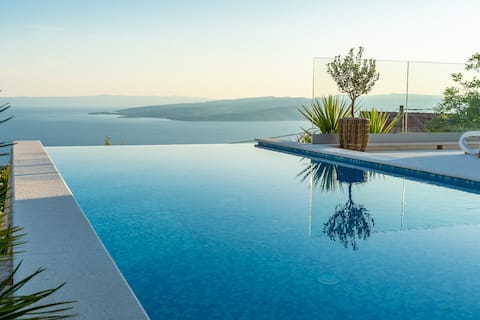 Breathtaking luxury villa on exclusive location