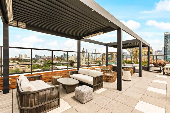 Luxury 3BD Penthouse – Private Patio+Skyline Views gallery image 5