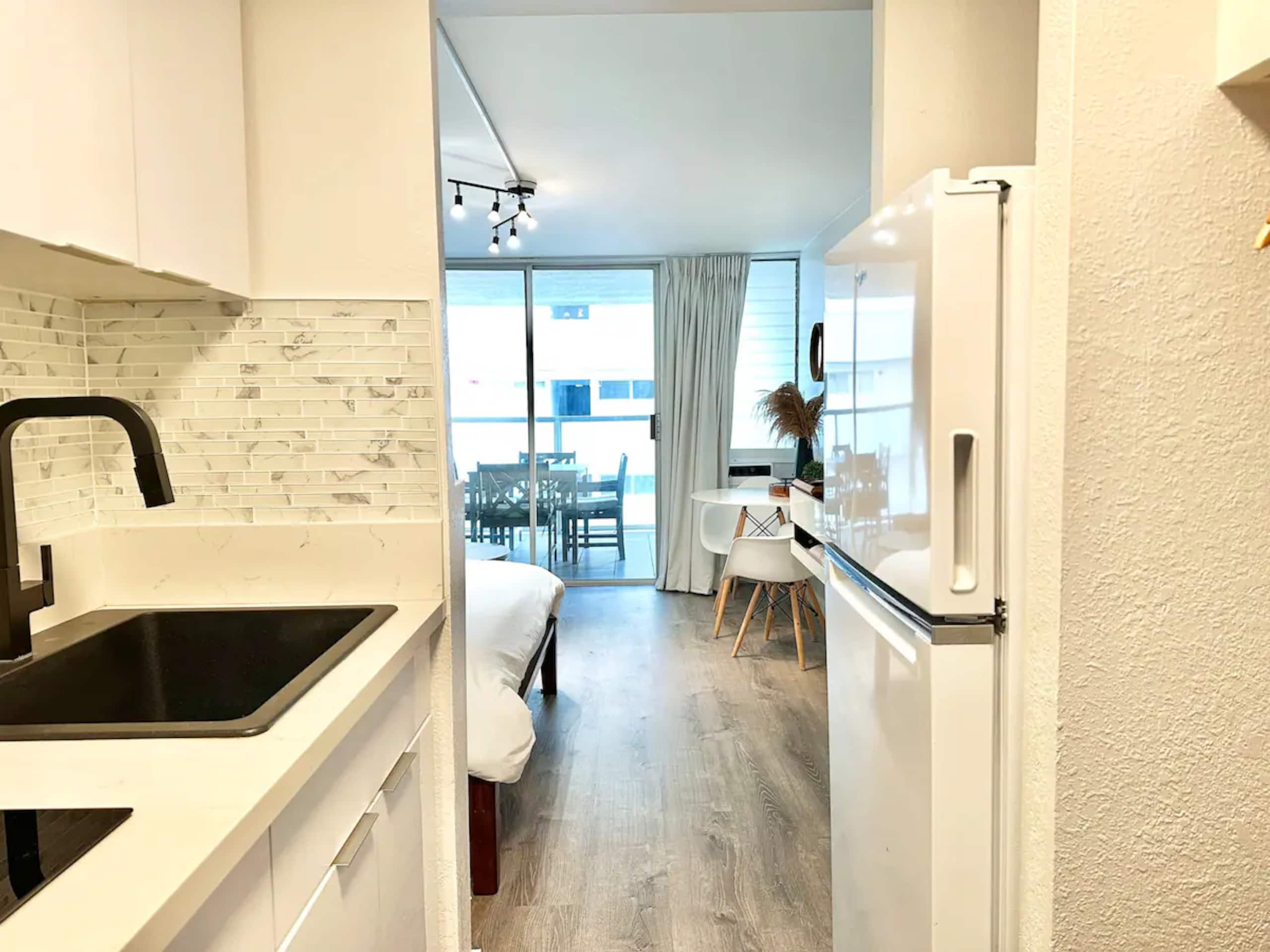 Cozy Studio - Renovated in Central Waikiki - Image 7