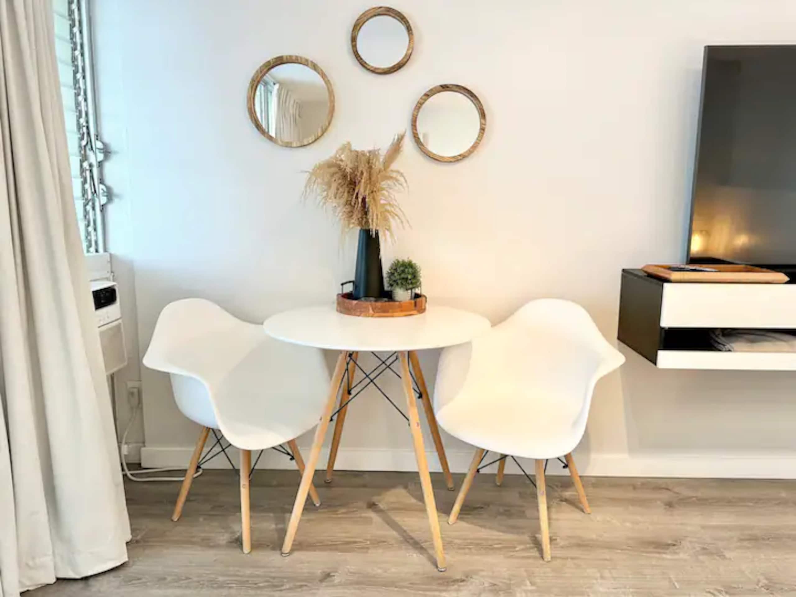 Cozy Studio - Renovated in Central Waikiki - Image 14