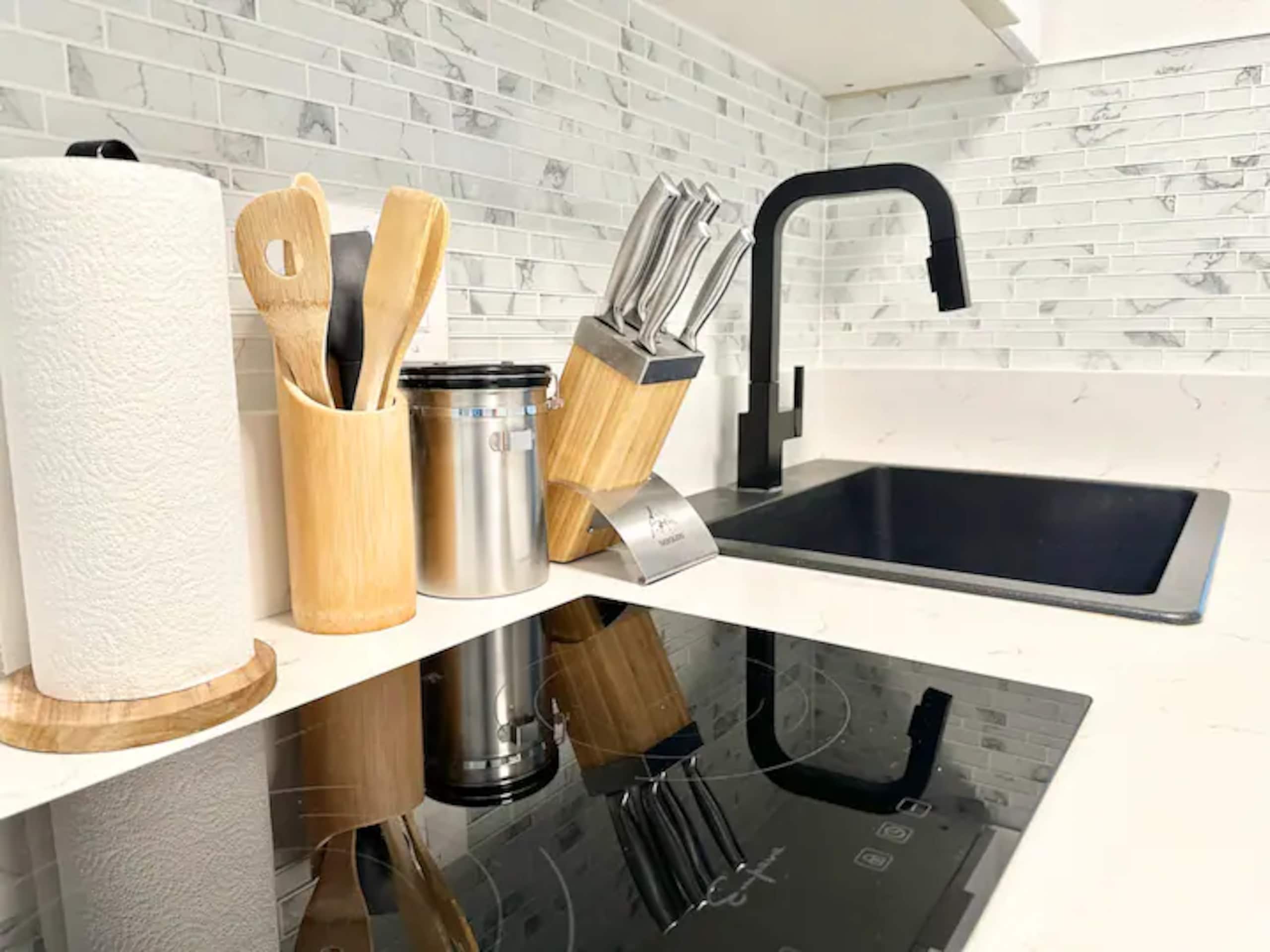 Cozy Studio - Renovated in Central Waikiki - Image 13