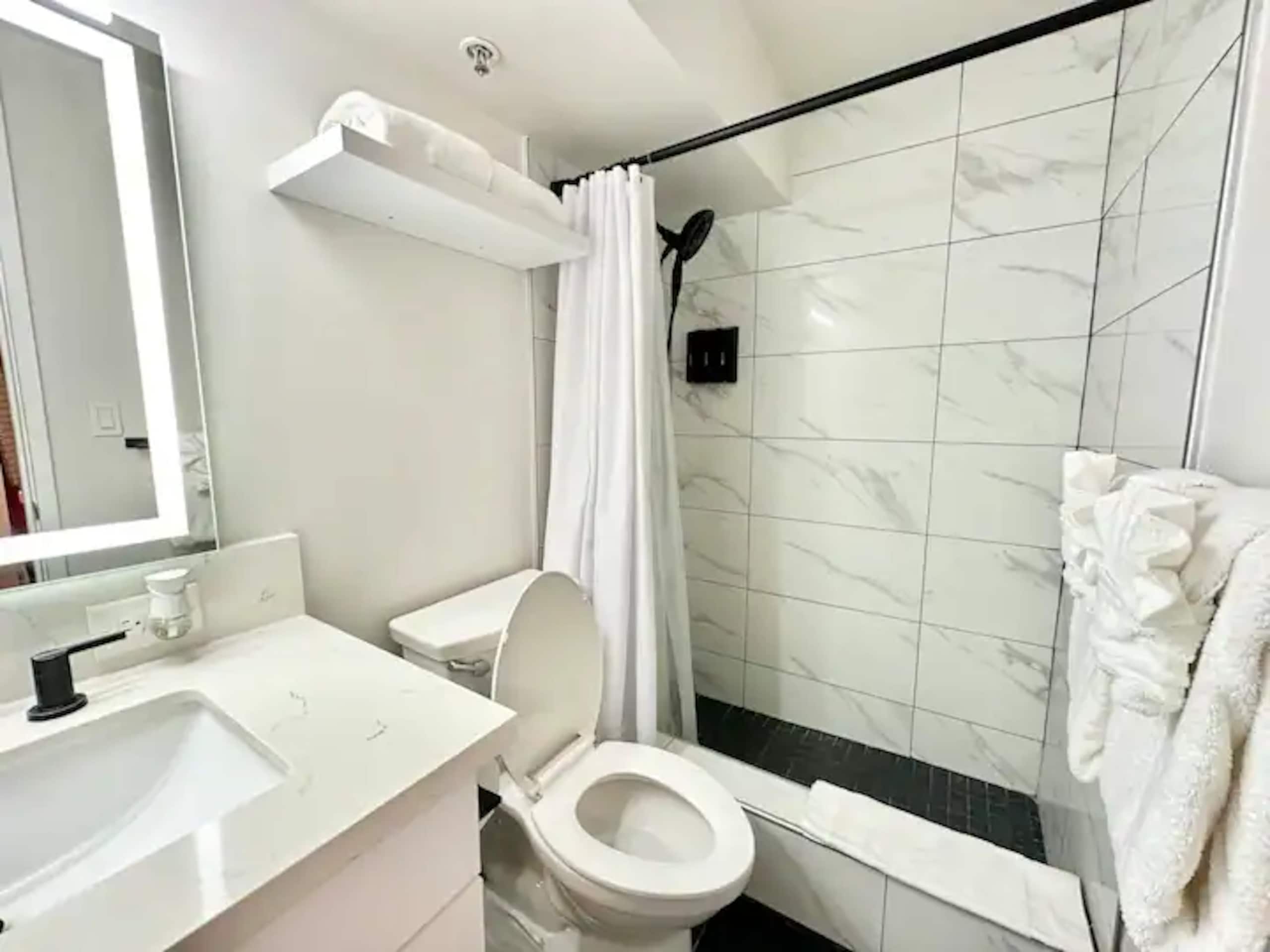 Cozy Studio - Renovated in Central Waikiki - Image 18