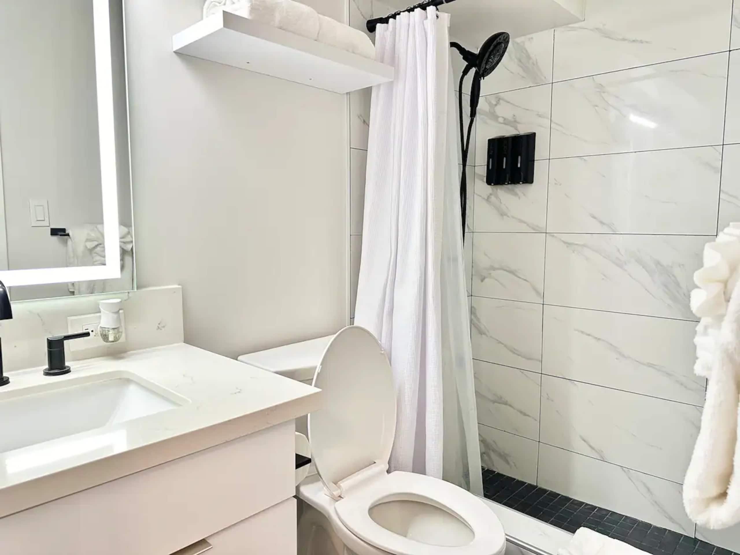 Cozy Studio - Renovated in Central Waikiki - Image 17