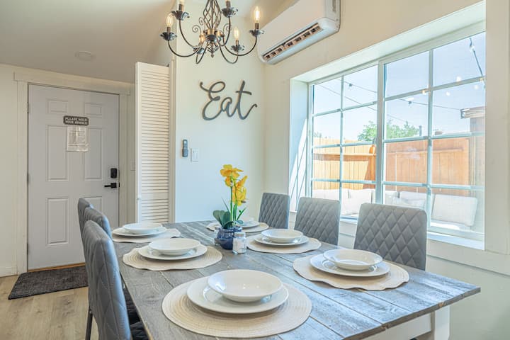 Safefamily Home - Gated Parking/ Near Park & Food - Lancaster, CA