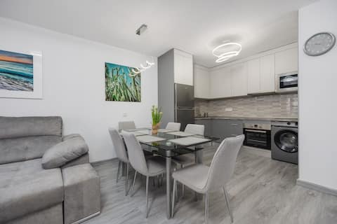 Top Airbnb: First line luxury apartment. Sea view Playa Cura in Torrevieja