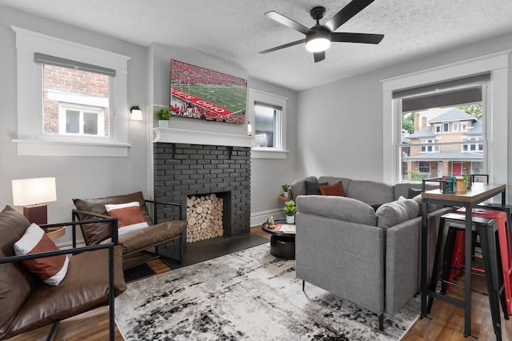 Walk to Football | Parking | Big Yard | Dogs OK! gallery image 4