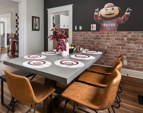 Walk to Football | Parking | Big Yard | Dogs OK!