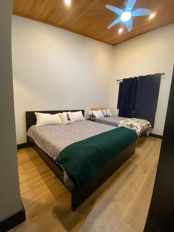 Bračni krevet (širine 180 - 200 cm)