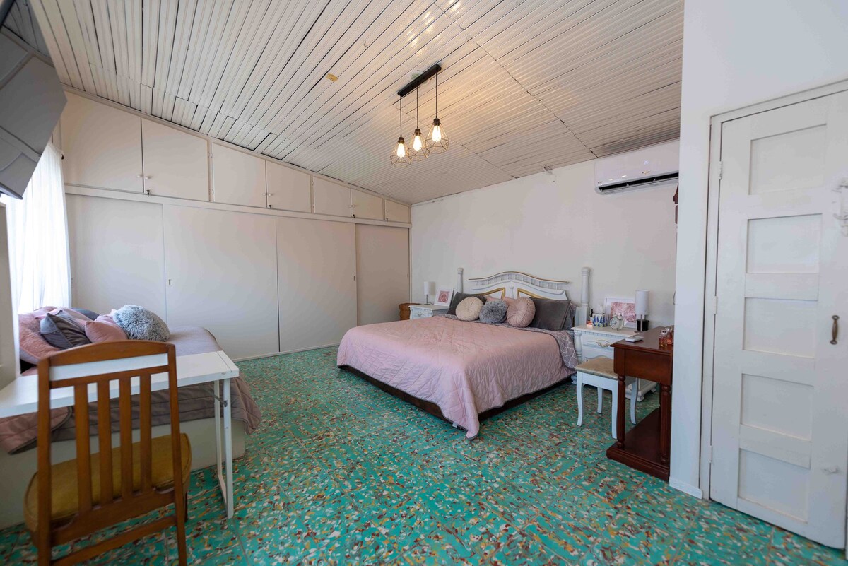 Убава и удобна соба со брачен кревет (широк 150-179 см) 