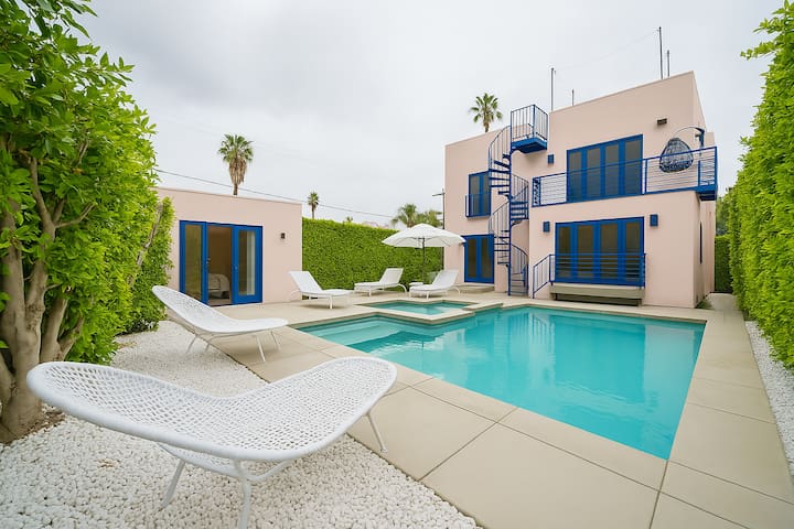 4 Miles to Uni. Studio. Home W/ Pool in Hollywood gallery image 3