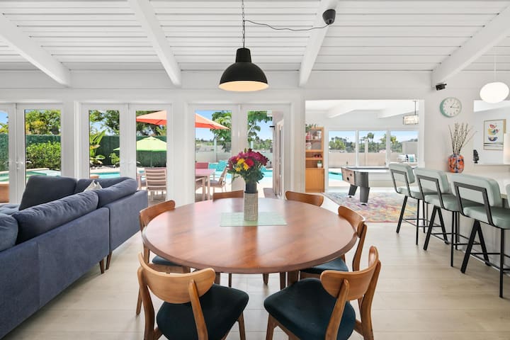 San Diego Oasis- A Retro Retreat w/ King Size Bed!