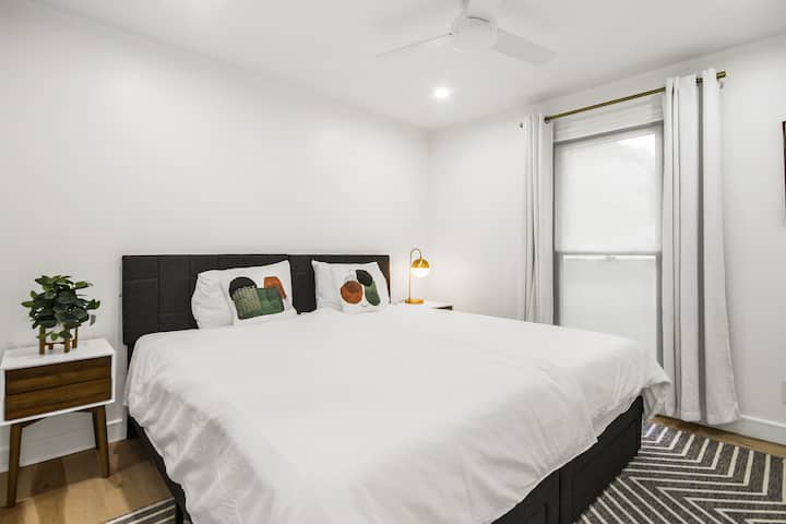 Lôžka môžu byť usporiadané ako jedna manželská posteľ King alebo dve samostatné postele. 